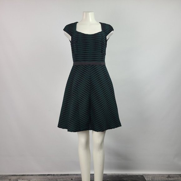 Betsey Johnson Dresses & Skirts - Betsey Johnson Fit & Flare Dress Green Cut Out Back Size 8